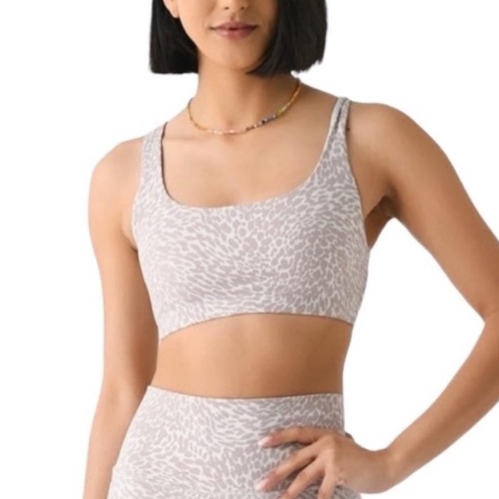 Vuori daily bra Size S NWOT salt blurred torrent .